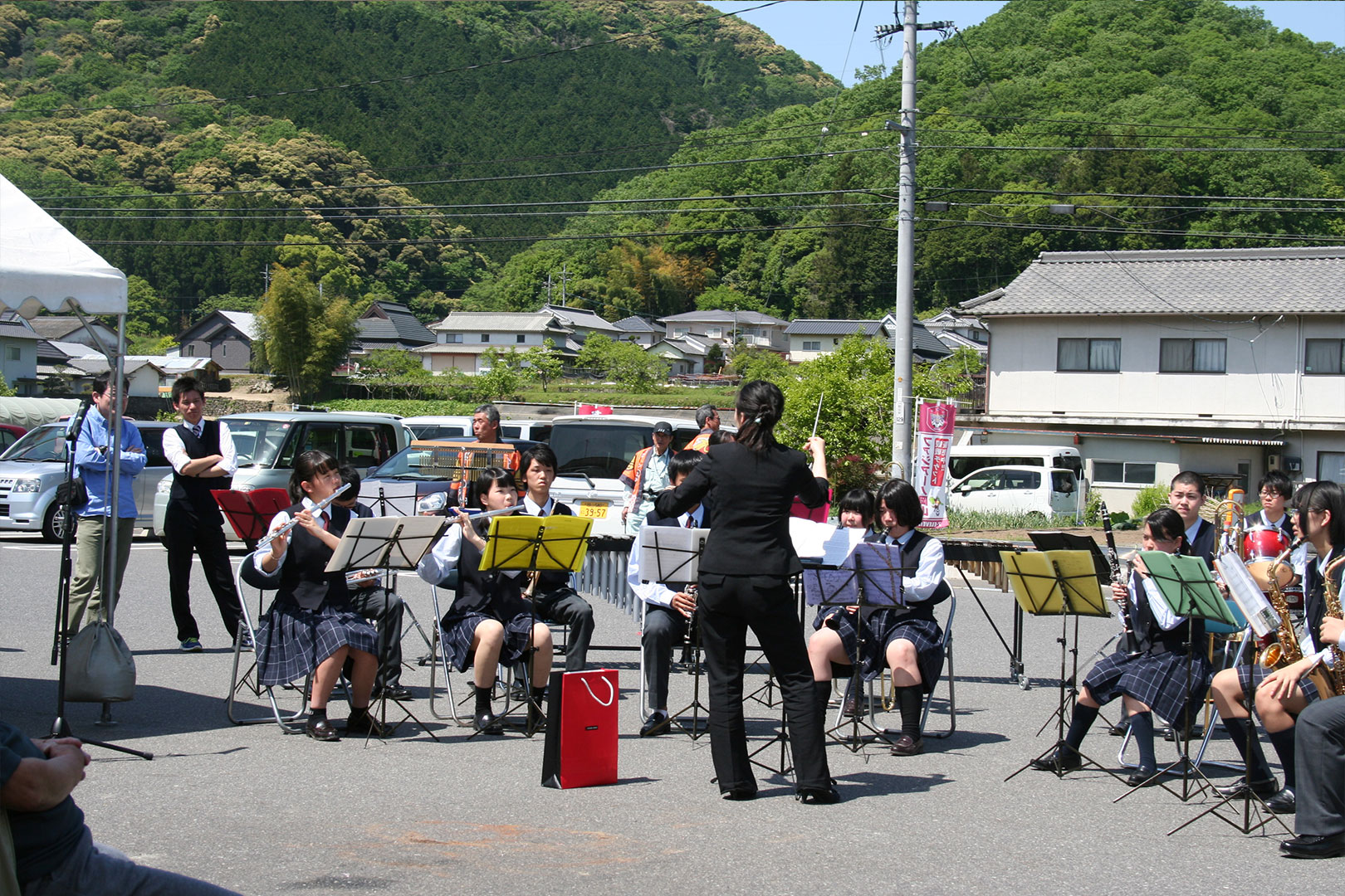 御津高校吹奏楽部演奏の様子